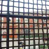 L�unico accesso alla struttura � un cancello (chiuso) su via Mario Pagano, da cui si pu� intravedere il cantiere abbandonato